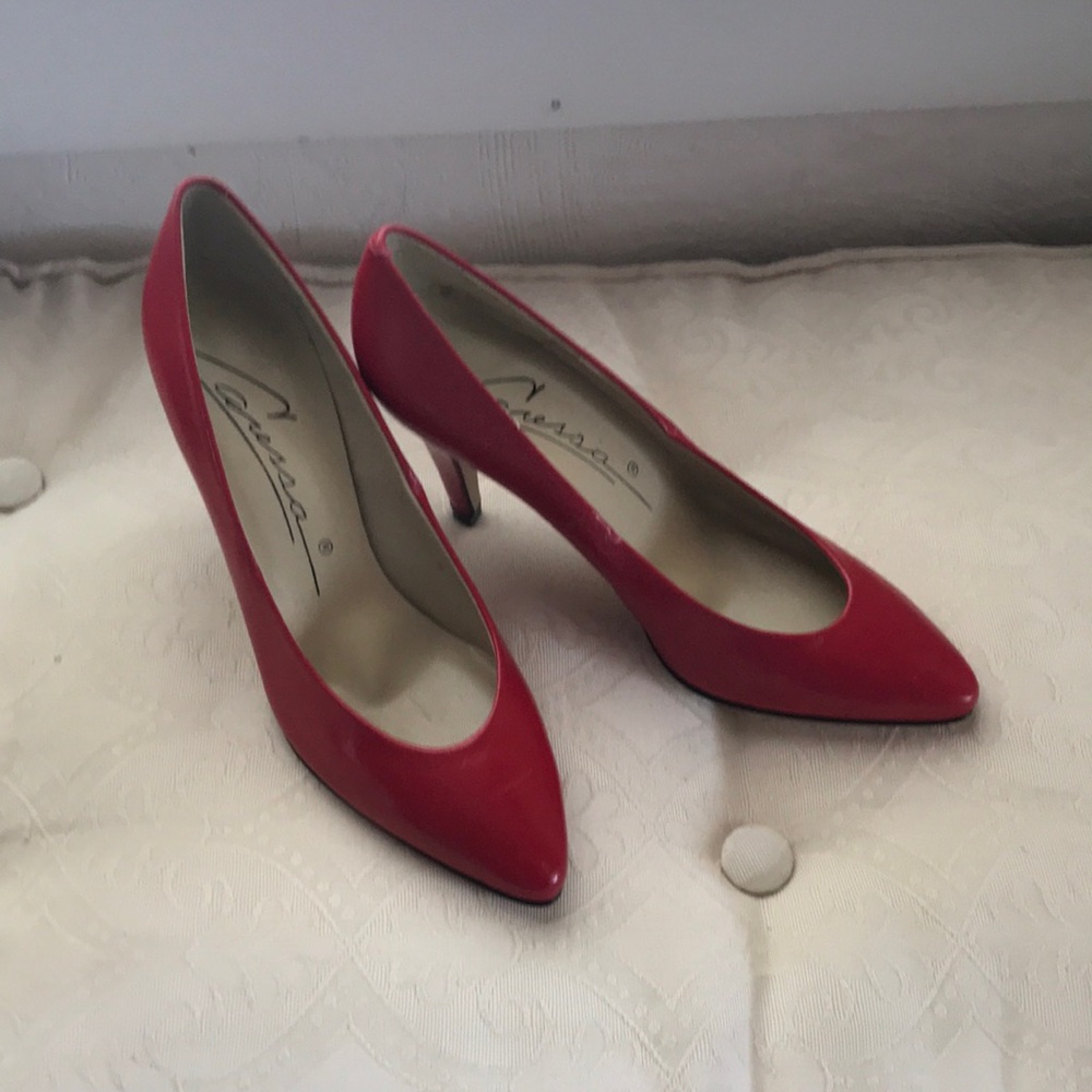 Caressa Women's Red Heels genuine leather.
Never worn. Sz 6.